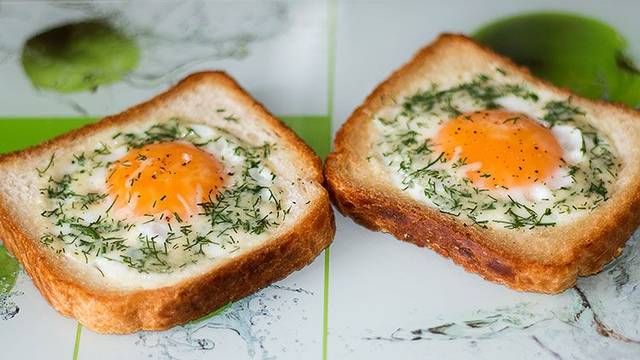 Бутерброд «Кошачий глаз» с яйцом