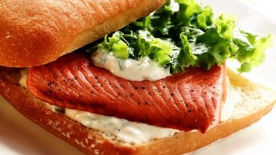 Бутерброды с сыром и вареной семгой