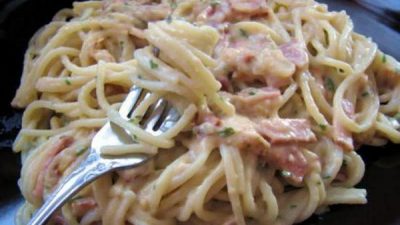 Быстрая паста карбонара с ветчиной и яйцом