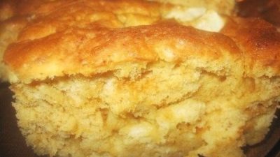 Быстрая шарлотка на сгущенке в микроволновке