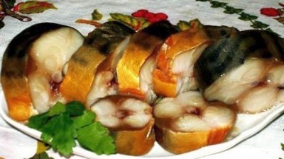 Быстрая скумбрия в луковой шелухе