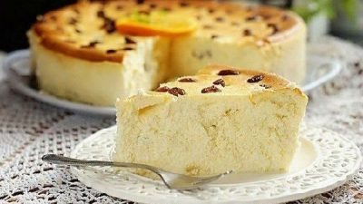 Быстрая творожная запеканка с изюмом
