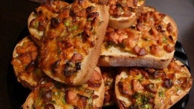 Быстрые горячие бутерброды с колбасой и сыром