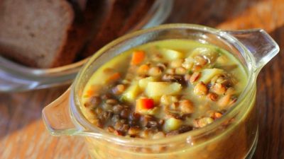 Быстрый чечевичный суп с картофелем