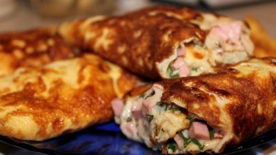 Быстрый омлет-рулет к завтраку