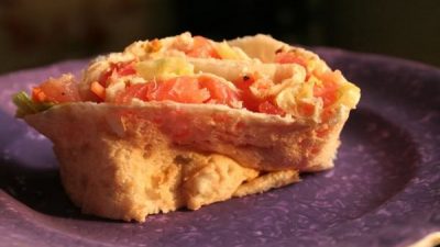 Быстрый рулет из лаваша с сыром и семгой