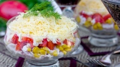 Быстрый салат «Восторг» с копченой курицей