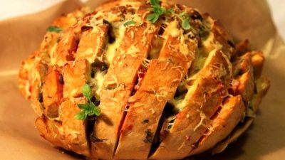 Быстрый закусочный хлеб с грибами и сыром