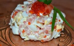Морской салат с кальмарами, креветками и сыром