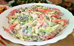 Салат из пекинской капусты с курицей и грибами