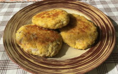 Гречаники с курицей в панировочных сухарях