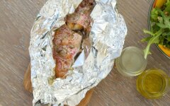 Запеченная треска с морковью в фольге