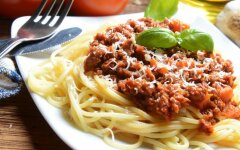 Спагетти с сырно-мясным соусом