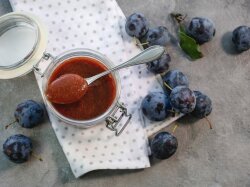 Сливовый соус с кинзой и болгарским перцем