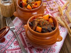 Индейка с лечо в горшочке