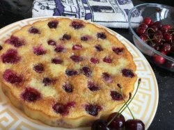 Вишневый манник на кефире с мукой в мультиварке