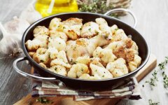 Курица в сметане с цветной капустой