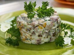 Салат с шампиньонами, кукурузой и морковью по-корейски
