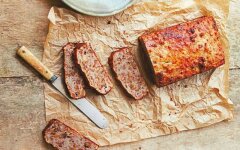 Веганский банановый хлеб с орехами и сухофруктами