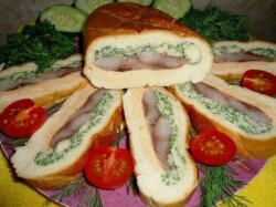 Фаршированный батон с селедкой и яйцами