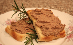 Паштет из свиной печени с твердым сыром