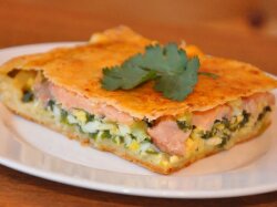 Пирог из творожного теста с семгой