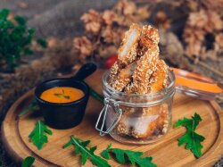 Куриные наггетсы с сырной начинкой и кунжутом
