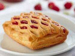 Слойки с вишней из бездрожжевого теста