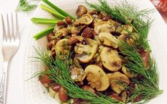 Лобио с шампиньонами и орешками