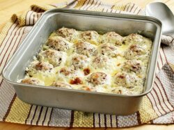 Тефтели с сыром в сливочном соусе в духовке