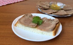 Сочный отварной говяжий язык