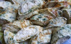 Рулет из лаваша с начинкой из творога с маслинами