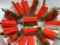 Крабовые палочки со шпротами и яйцами