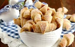 Творожные рогалики на масле с мармеладом