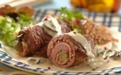 Роллы из говядины с чеддером