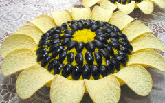 Слоеный салат «Подсолнух» с консервированной печенью трески