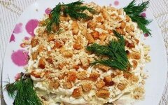 Салат «Искушение» с грибами и копченой курицей
