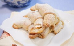 Рогалики с повидлом из песочного теста на маргарине