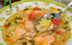 Уха из горбуши с пшеном и картофелем