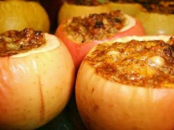 Яблоки запеченные с грецкими орехами в мультиварке