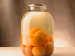 Ароматный компот из персиков с лимонной кислотой на зиму