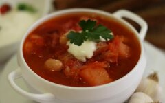 Красный украинский борщ с фасолью без мяса