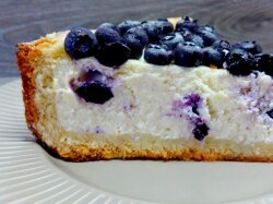 Творожно-миндальный кекс с голубикой