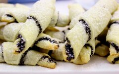 Маковые рогалики из песочного теста