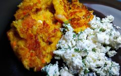 Оладьи с креветками, творогом и кукурузой