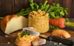 Паштет из сельди с морковью и маслом