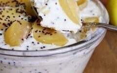 Творожная запеканка с маком и яблоками на пару
