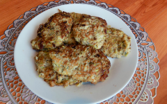 Кабачковые драники с куриным фаршем на сковороде
