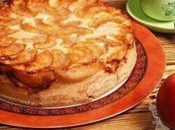 Классическая домашняя шарлотка с яблоками