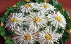 Оригинальный салат «Ромашковое поле»